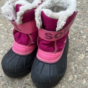Girls size 10 sorel winter boots .EUC